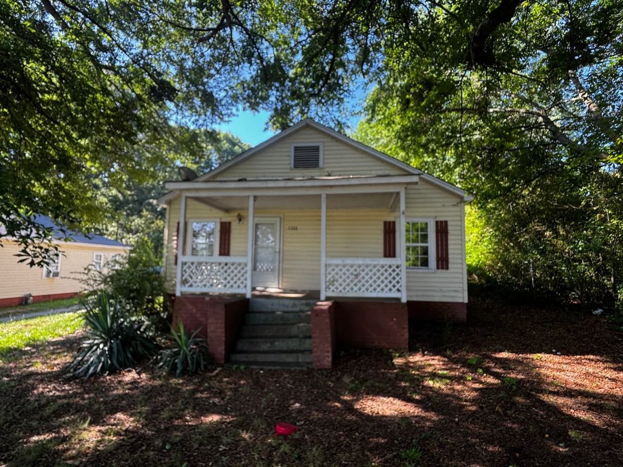 1311 Shelby Rd - Photo 2 of 16