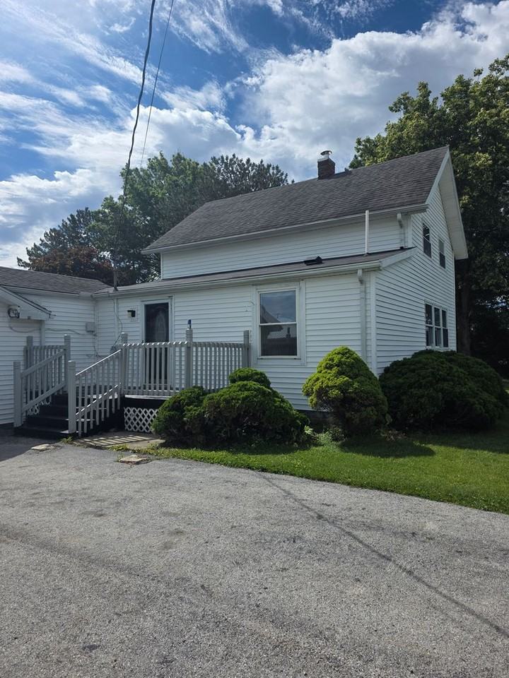 6172 Loe Rd - Photo 2 of 40