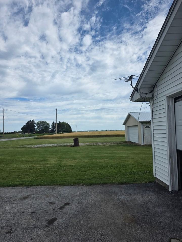 6172 Loe Rd - Photo 6 of 40