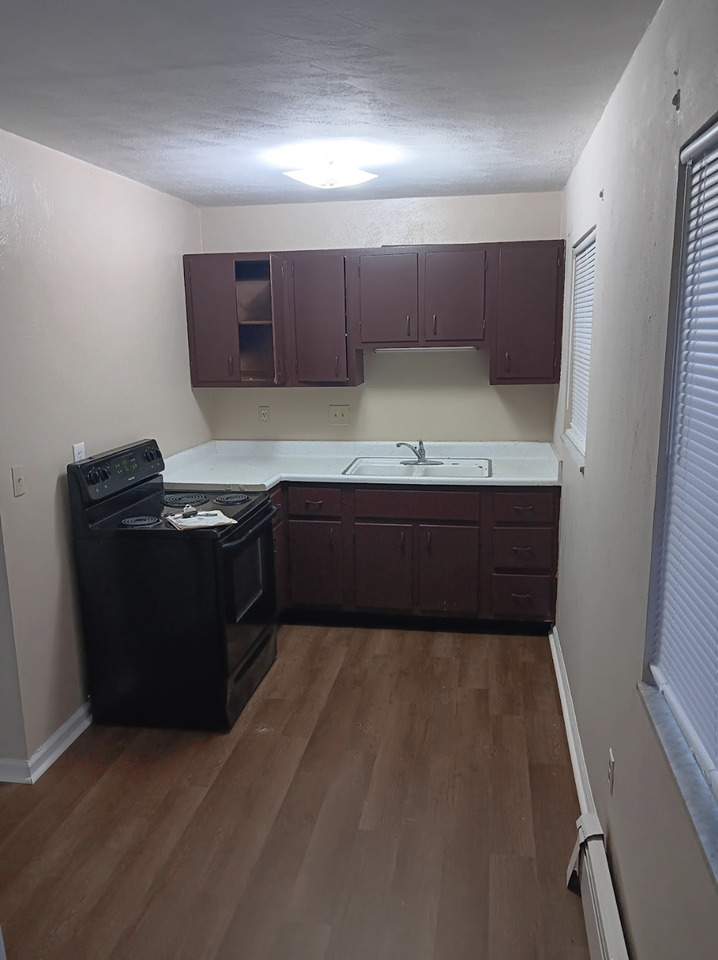 4127 East 3rd Street - 4129 - 2 #4129-2 - Photo 3 of 12