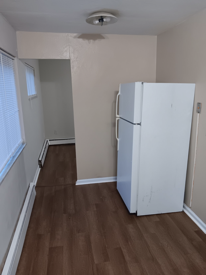 4127 East 3rd Street - 4129 - 2 #4129-2 - Photo 4 of 12