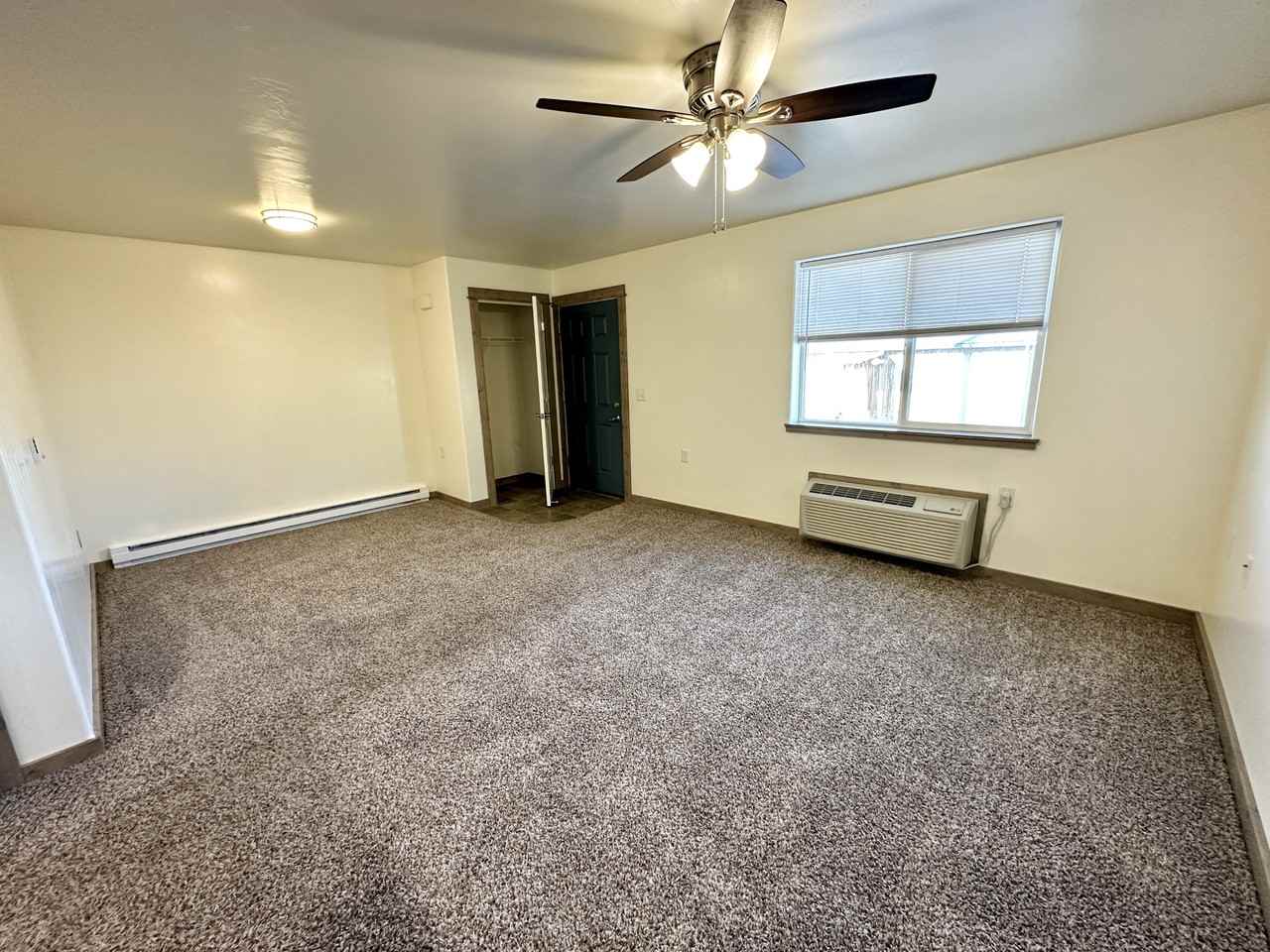 1220 Linden St #2 - Photo 4 of 17