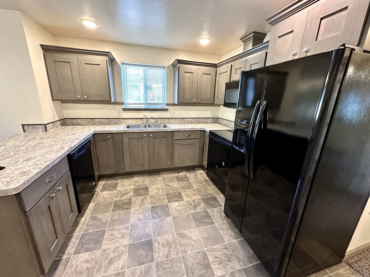 1220 Linden St #2 - Photo 5 of 17