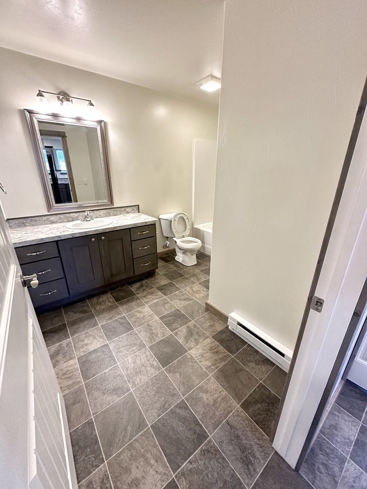 1220 Linden St #2 - Photo 7 of 17