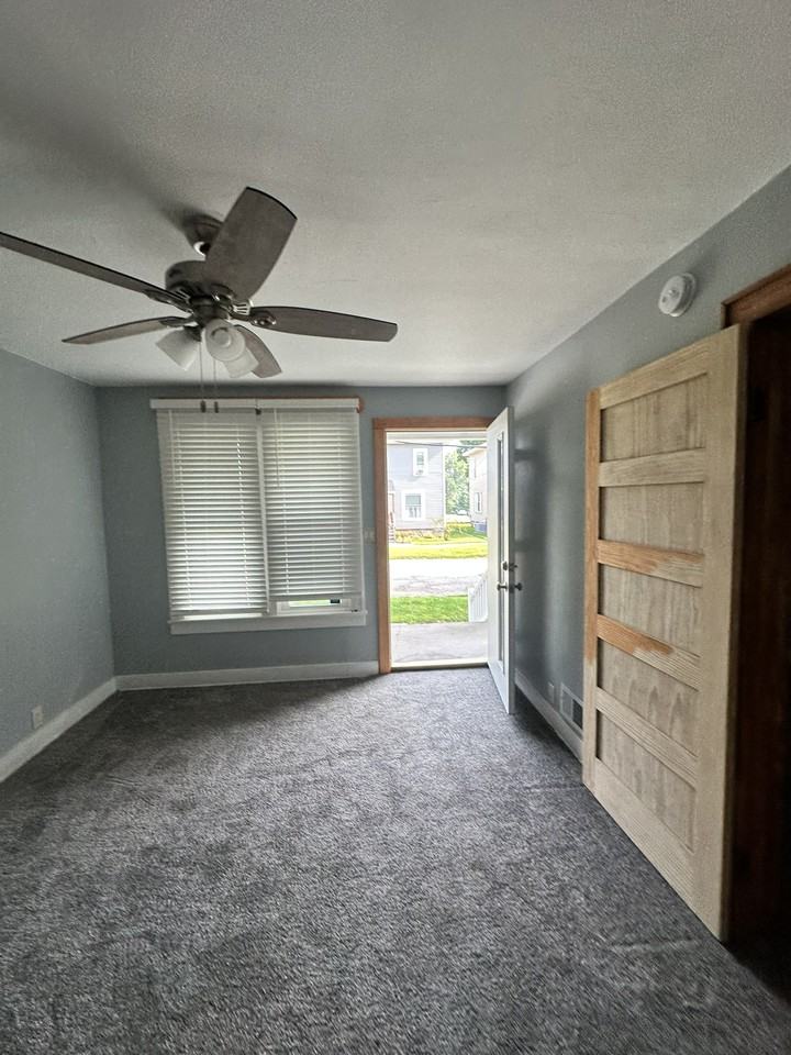 211 W Center St #A1 - Photo 3 of 11