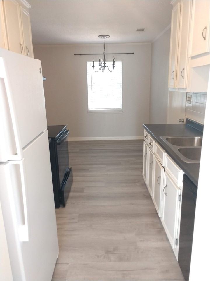 1107 Caroline Ave #1 - Photo 5 of 10