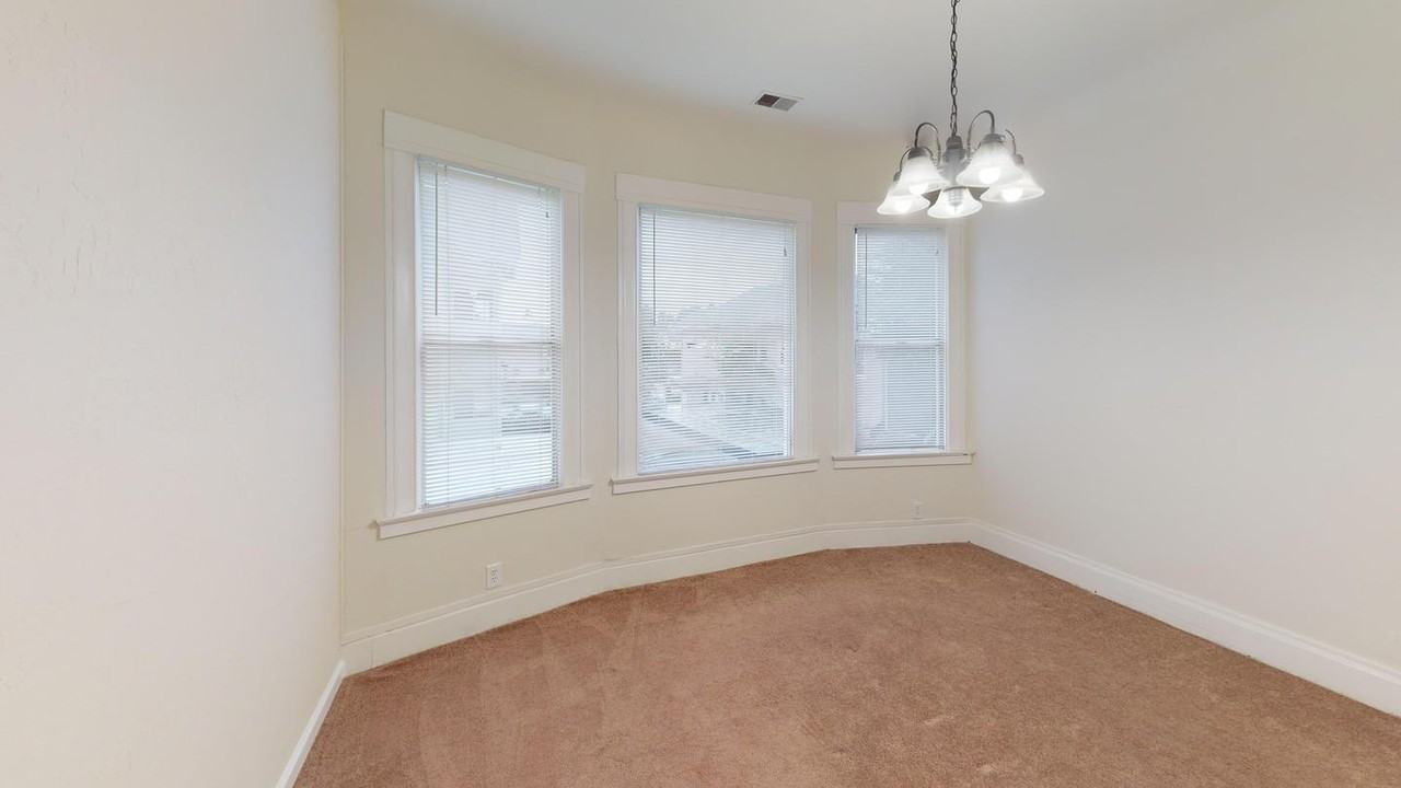 Vibrant Oak Center townhome near BART - Photo 6 of 13
