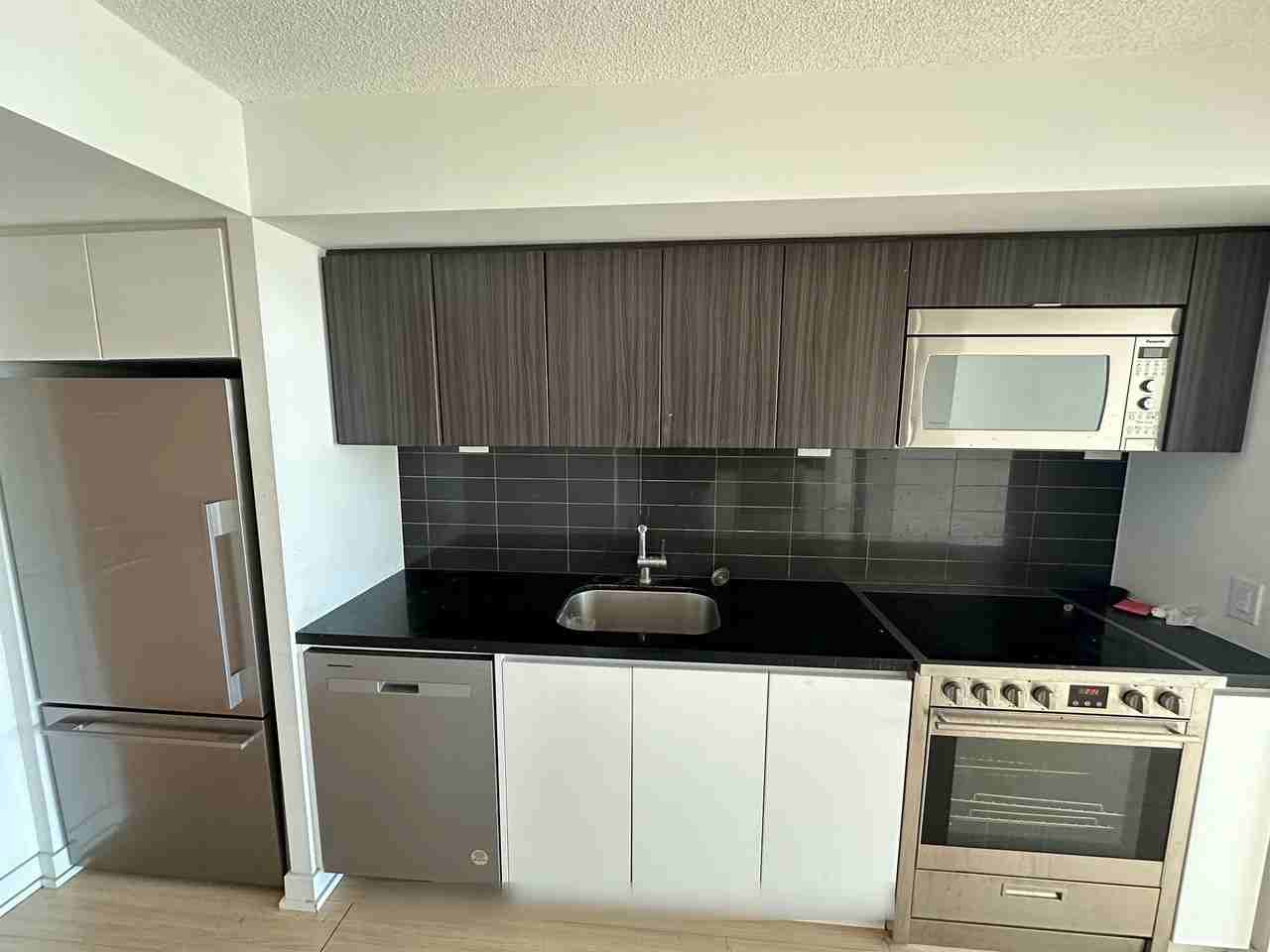85 Condo #1208 - Photo 3 of 8
