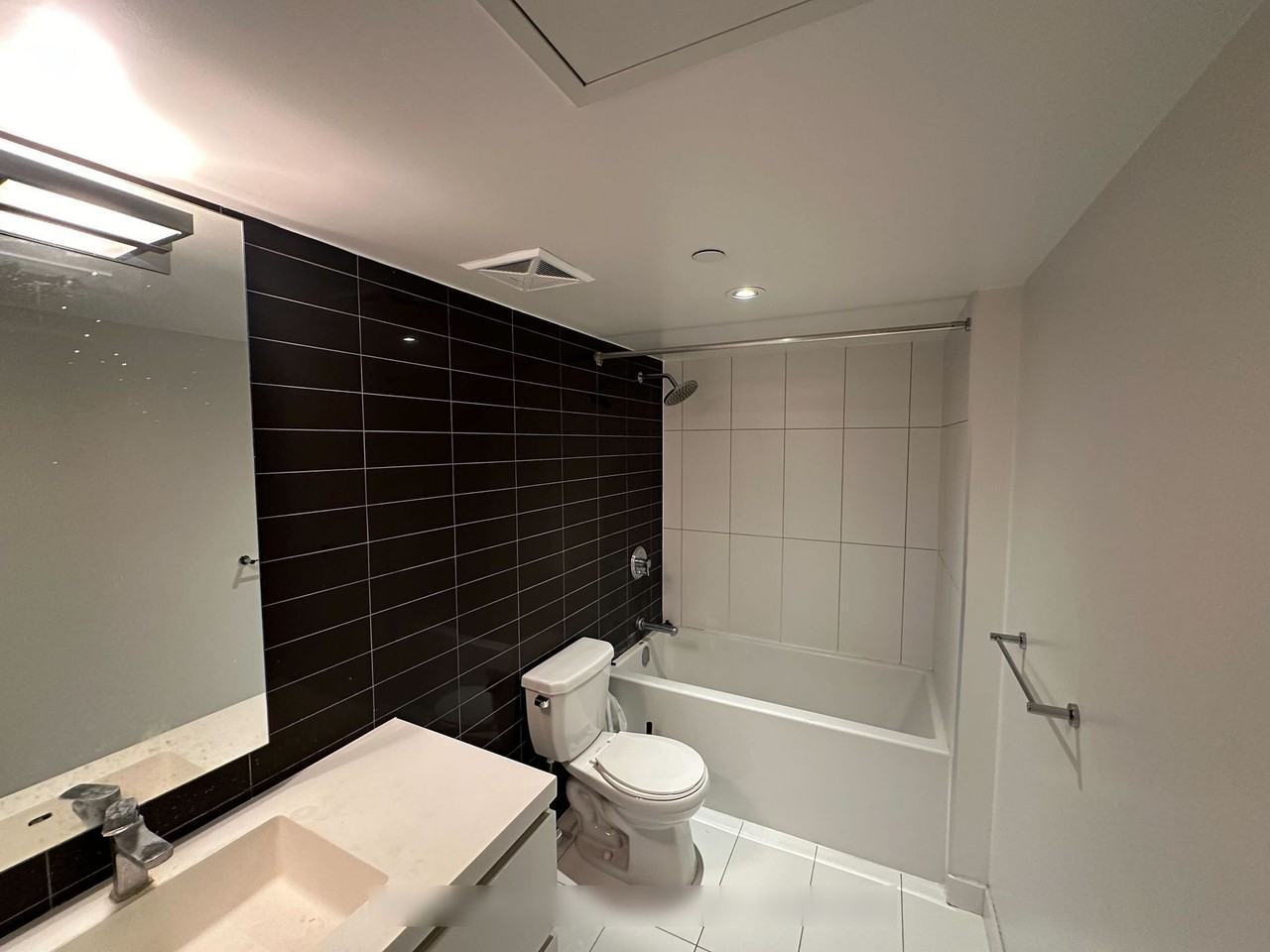 85 Condo #1208 - Photo 5 of 8