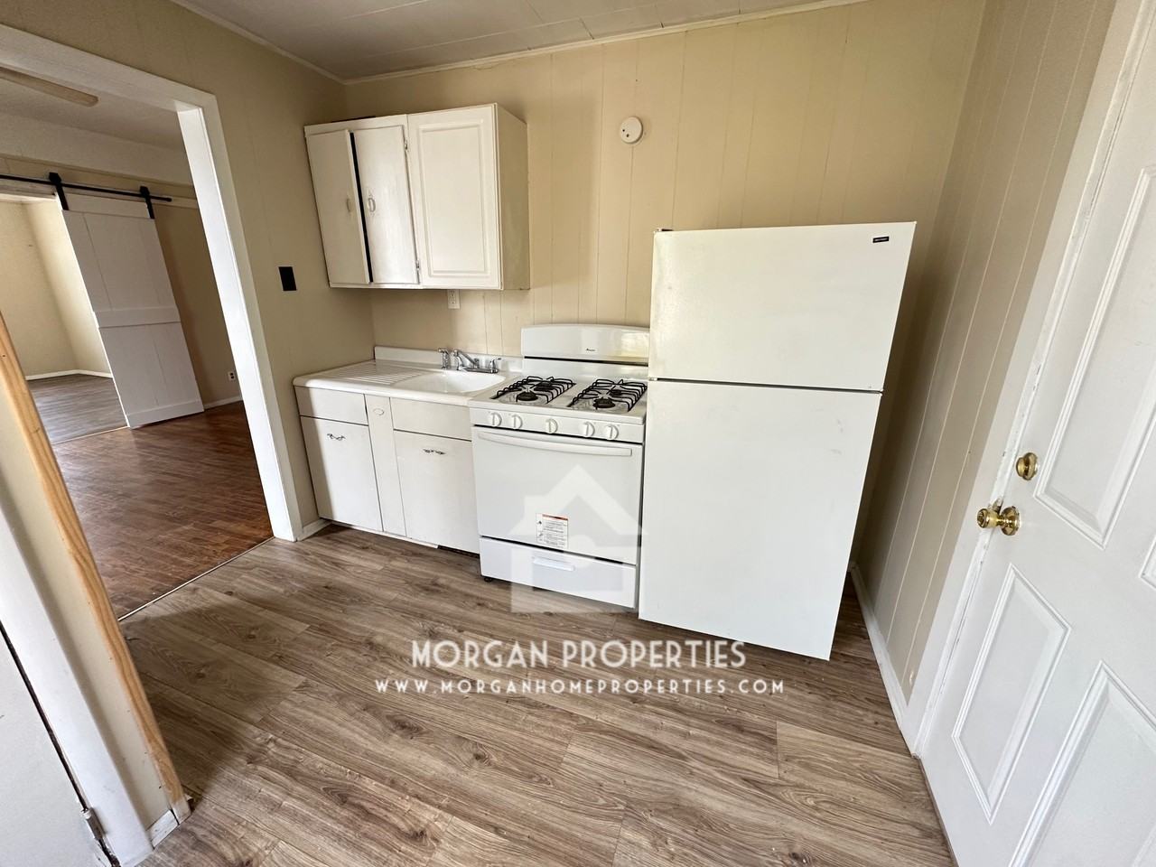 820 W Howard St - Photo 2 of 5