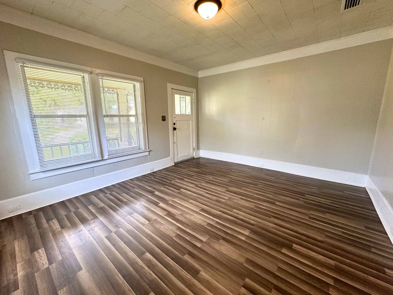 706 Cherokee St - Photo 2 of 14
