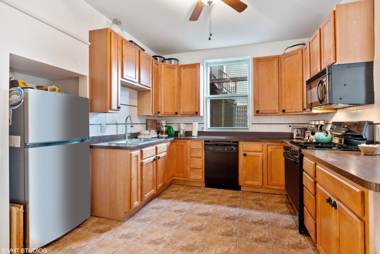 1119 W North Shore Ave #2 - Photo 7 of 14