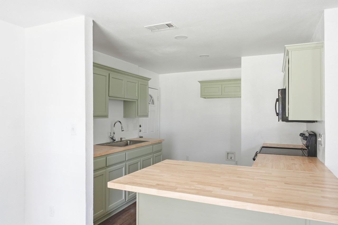 406 S Maxey St #1 - Photo 5 of 50