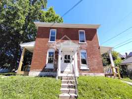 featured image of 822 W Howard St