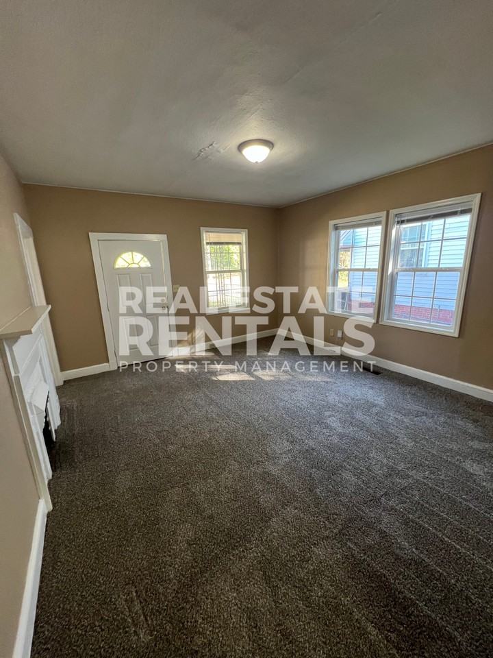1009 Martin Ave #1 - Photo 3 of 15