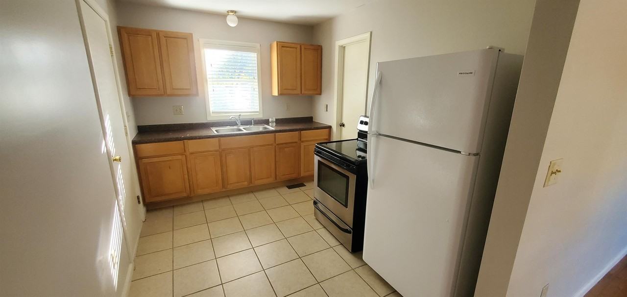 5044 N Salina St #1 - Photo 4 of 10
