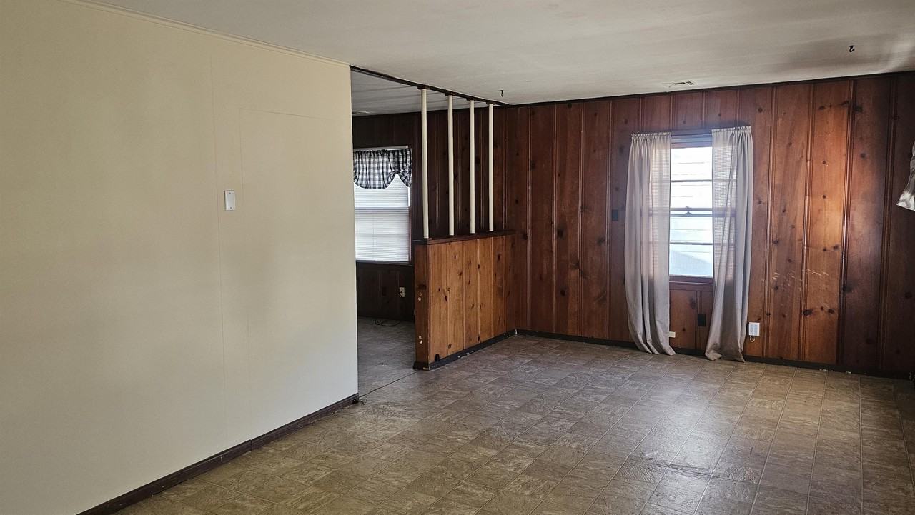 1041 S Yale St #1 - Photo 2 of 9