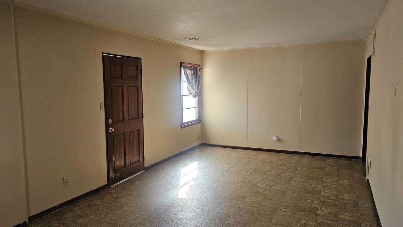 1041 S Yale St #1 - Photo 3 of 9