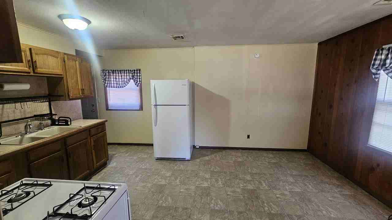 1041 S Yale St #1 - Photo 5 of 9