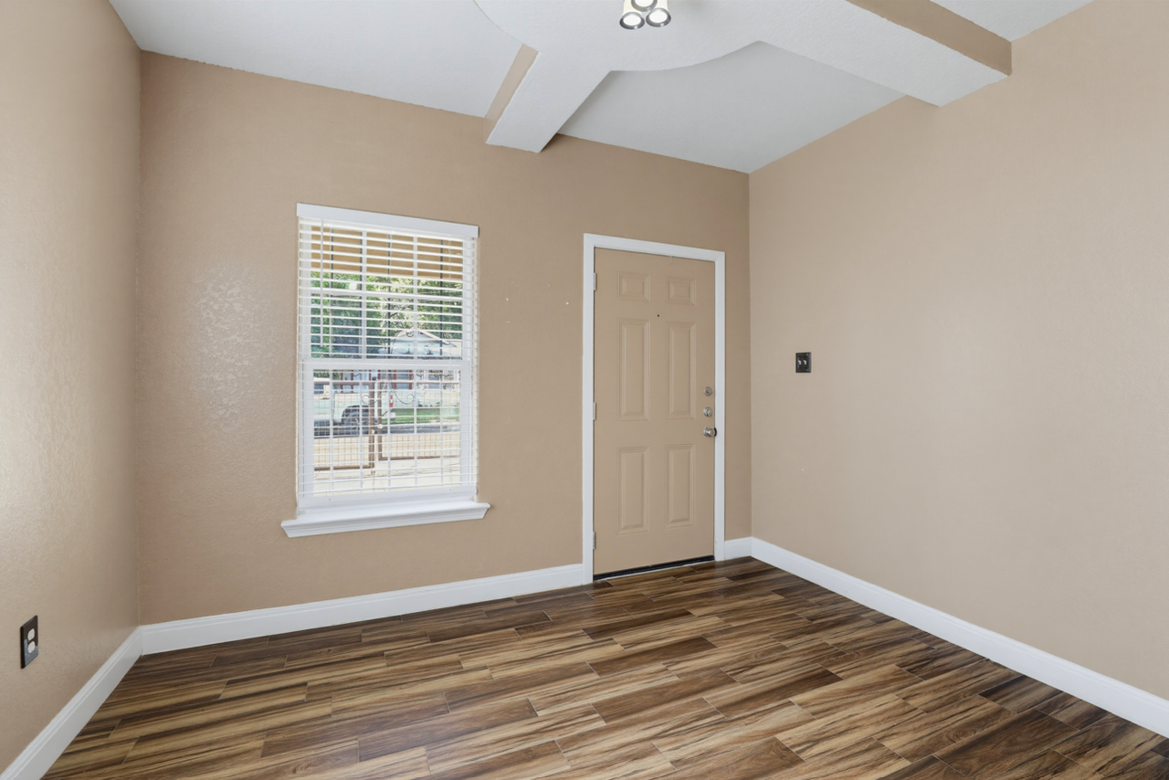 236 E Dullnig Ct #1 - Photo 3 of 17
