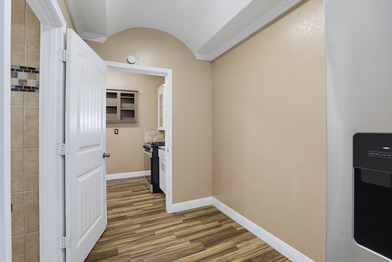 236 E Dullnig Ct #1 - Photo 5 of 17