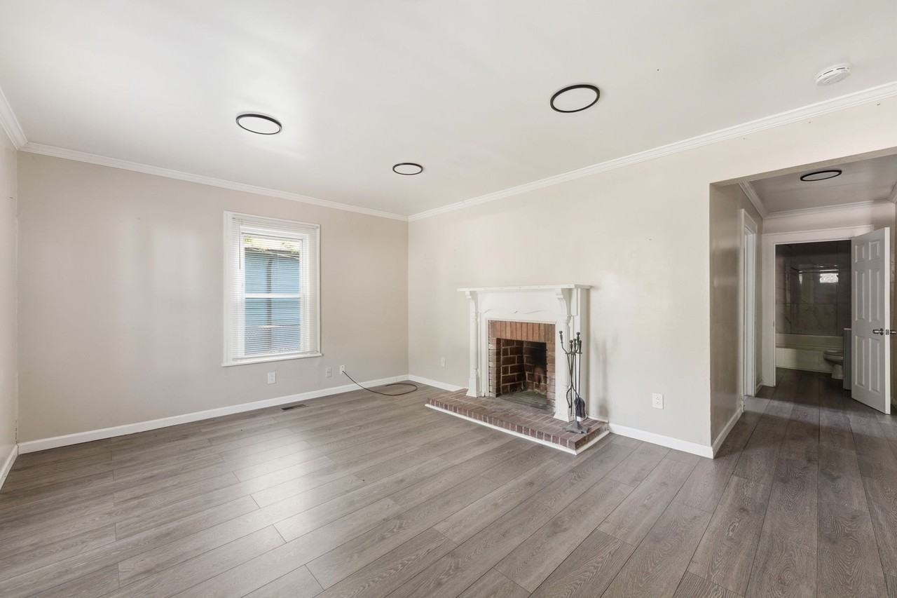 214 Markham St #1 - Photo 4 of 18