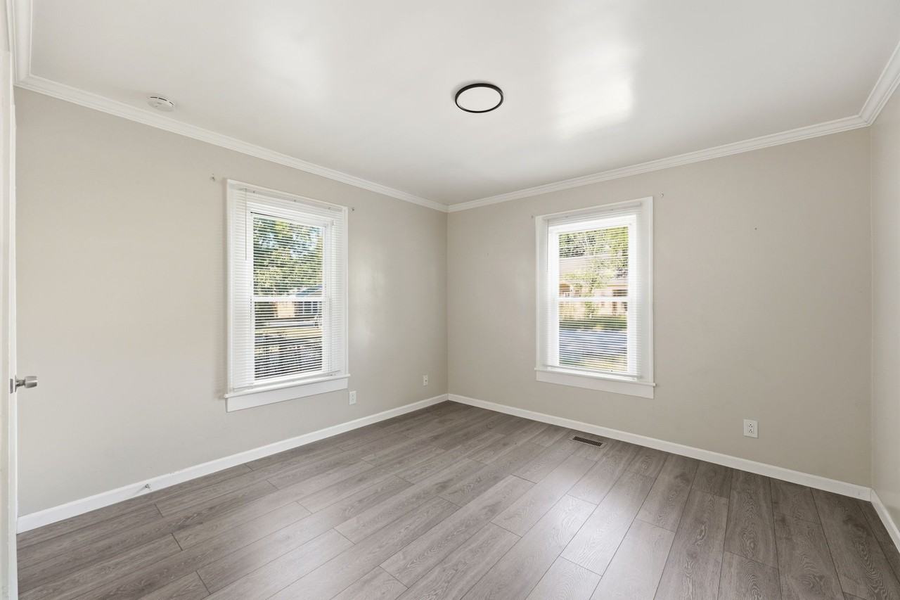 214 Markham St #1 - Photo 6 of 18
