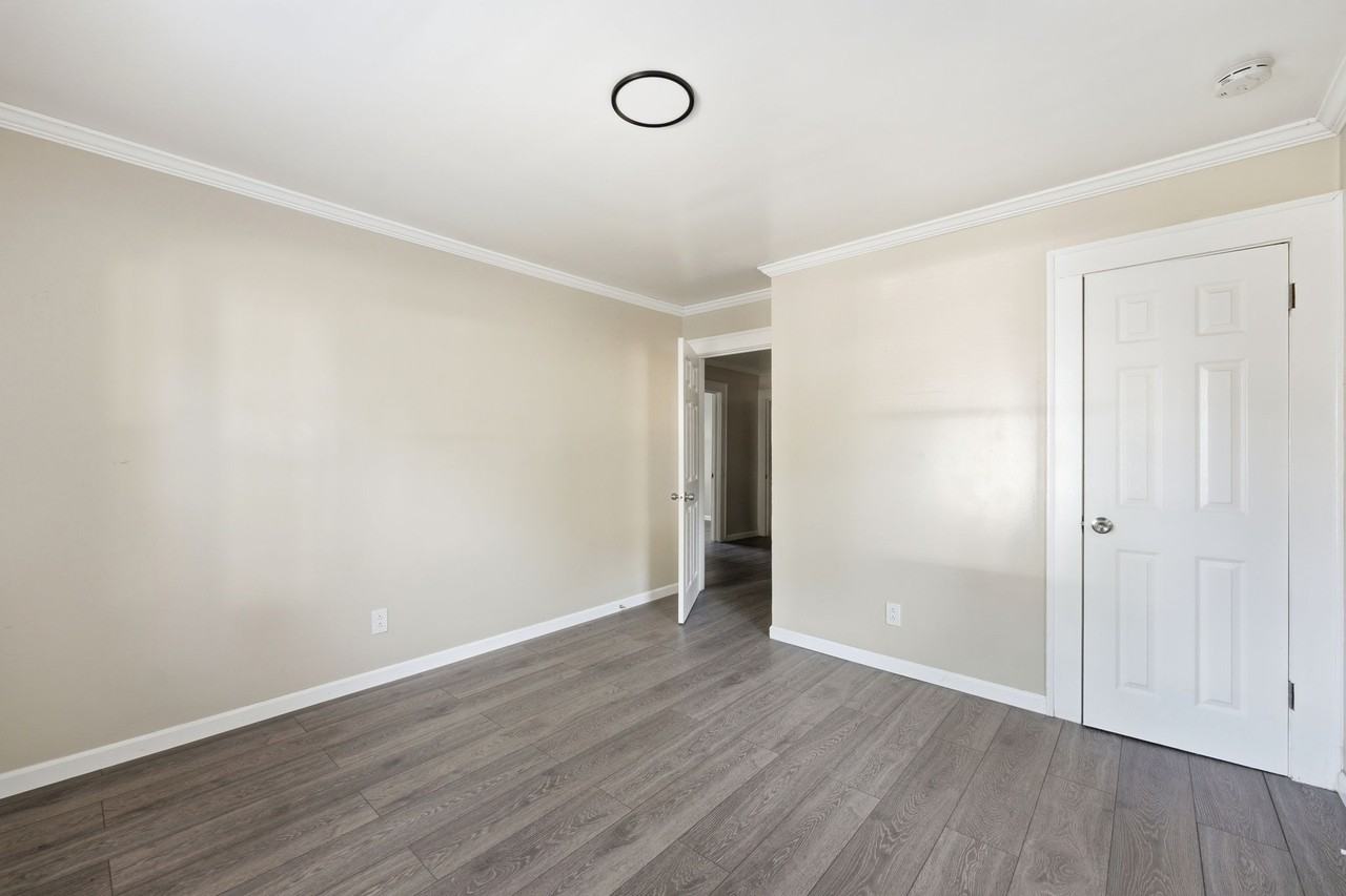 214 Markham St #1 - Photo 7 of 18