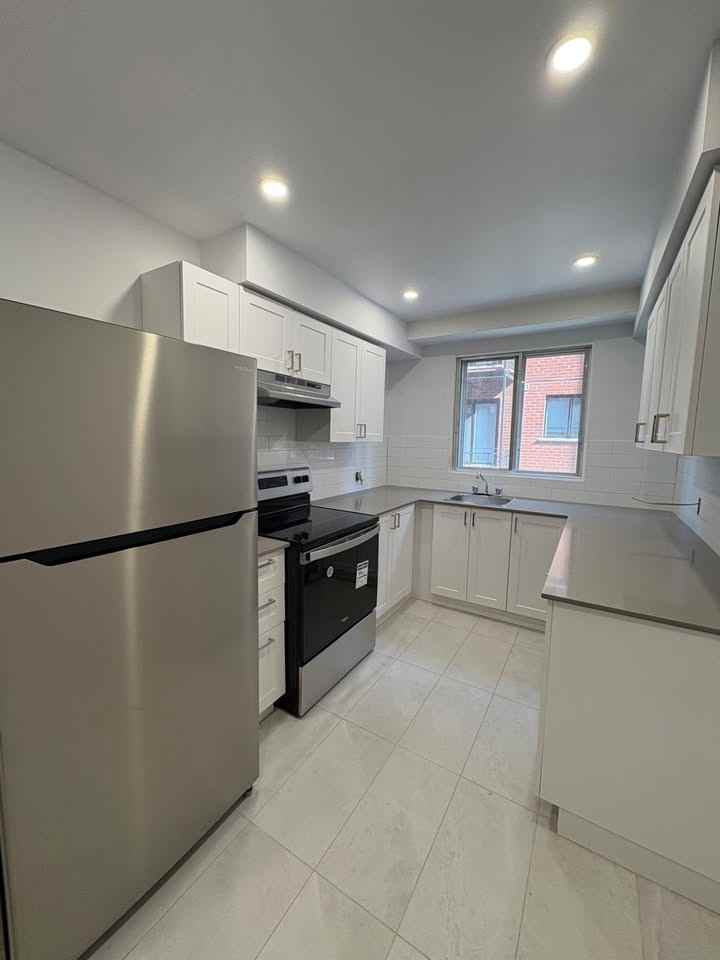 4860 Av Plamondon #4