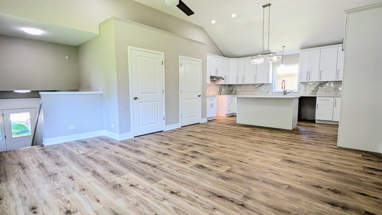 21367 W Starry Ln #1 - Photo 4 of 16