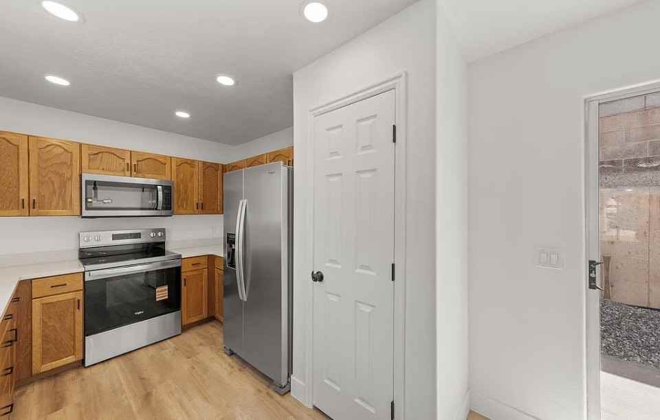 1178 N 1340 West Cir #1 - Photo 7 of 23