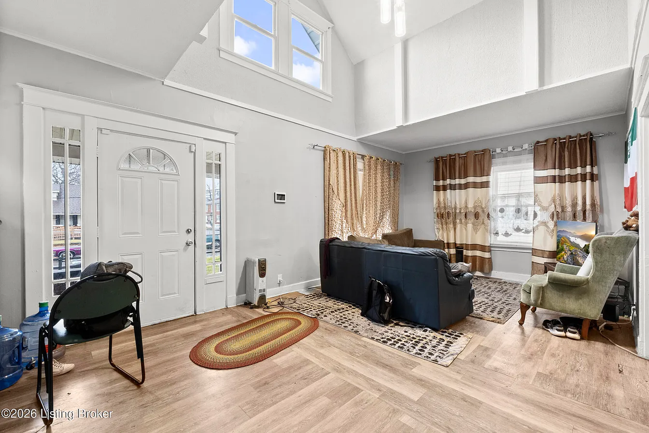 1456 Beech St #1 - Photo 3 of 50