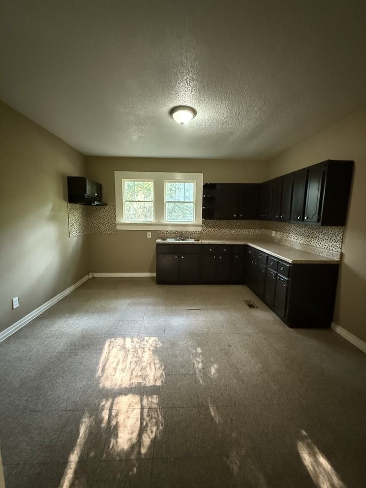 109 Oak Ave #1 - Photo 6 of 8