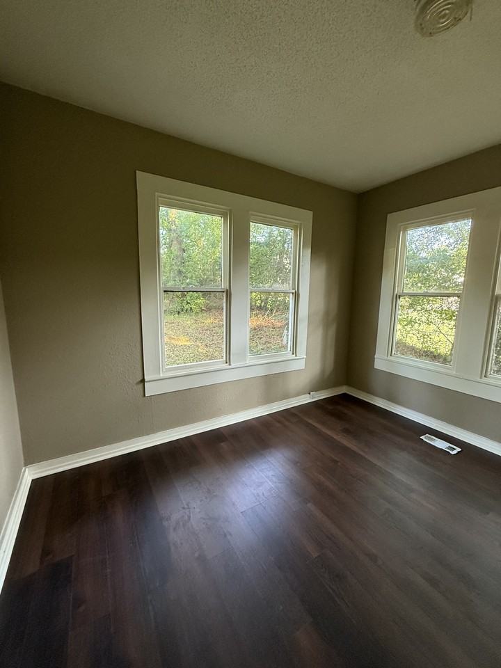 109 Oak Ave #1 - Photo 7 of 8