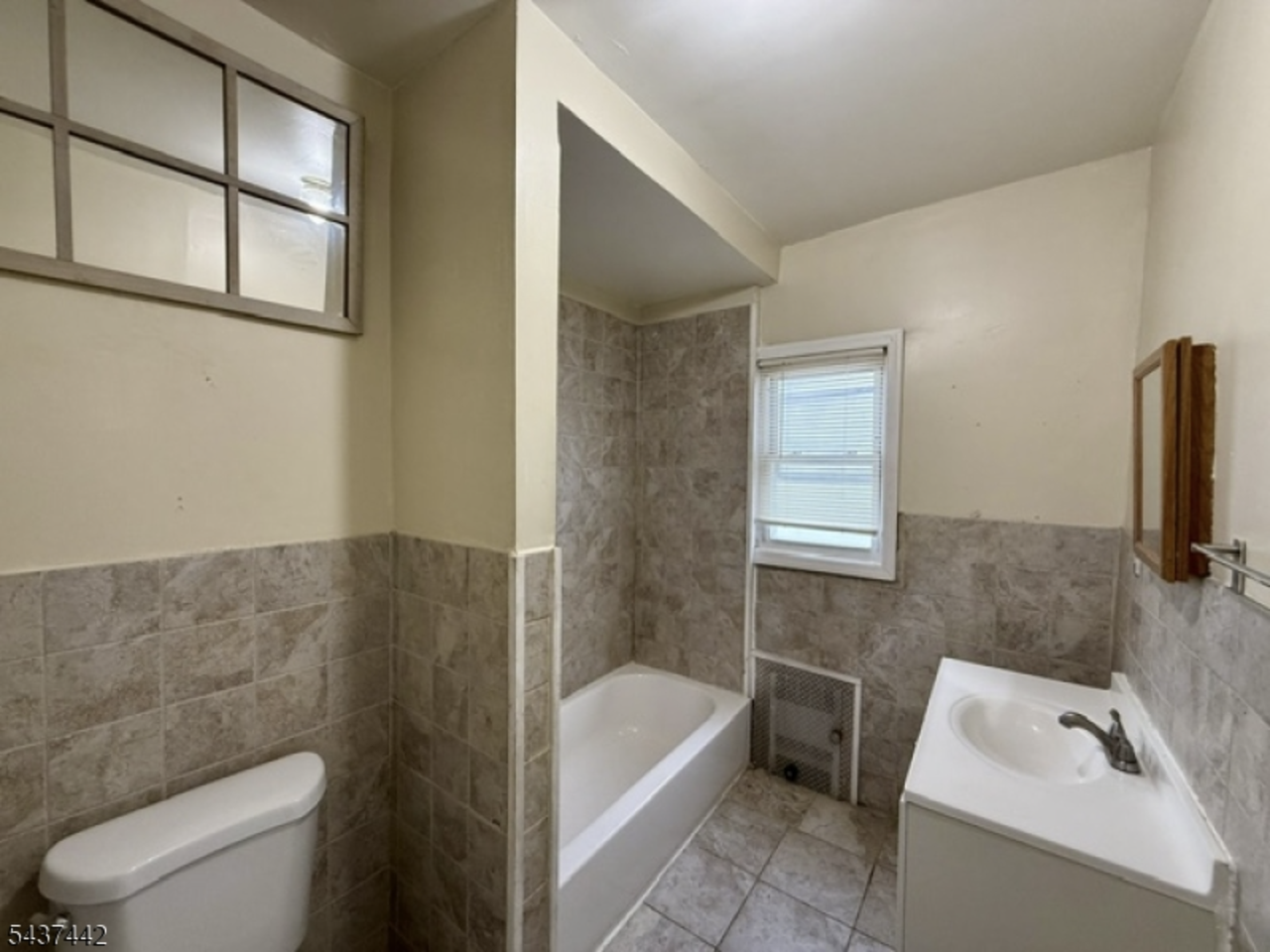 305 Sanford Ave #2 - Photo 4 of 10