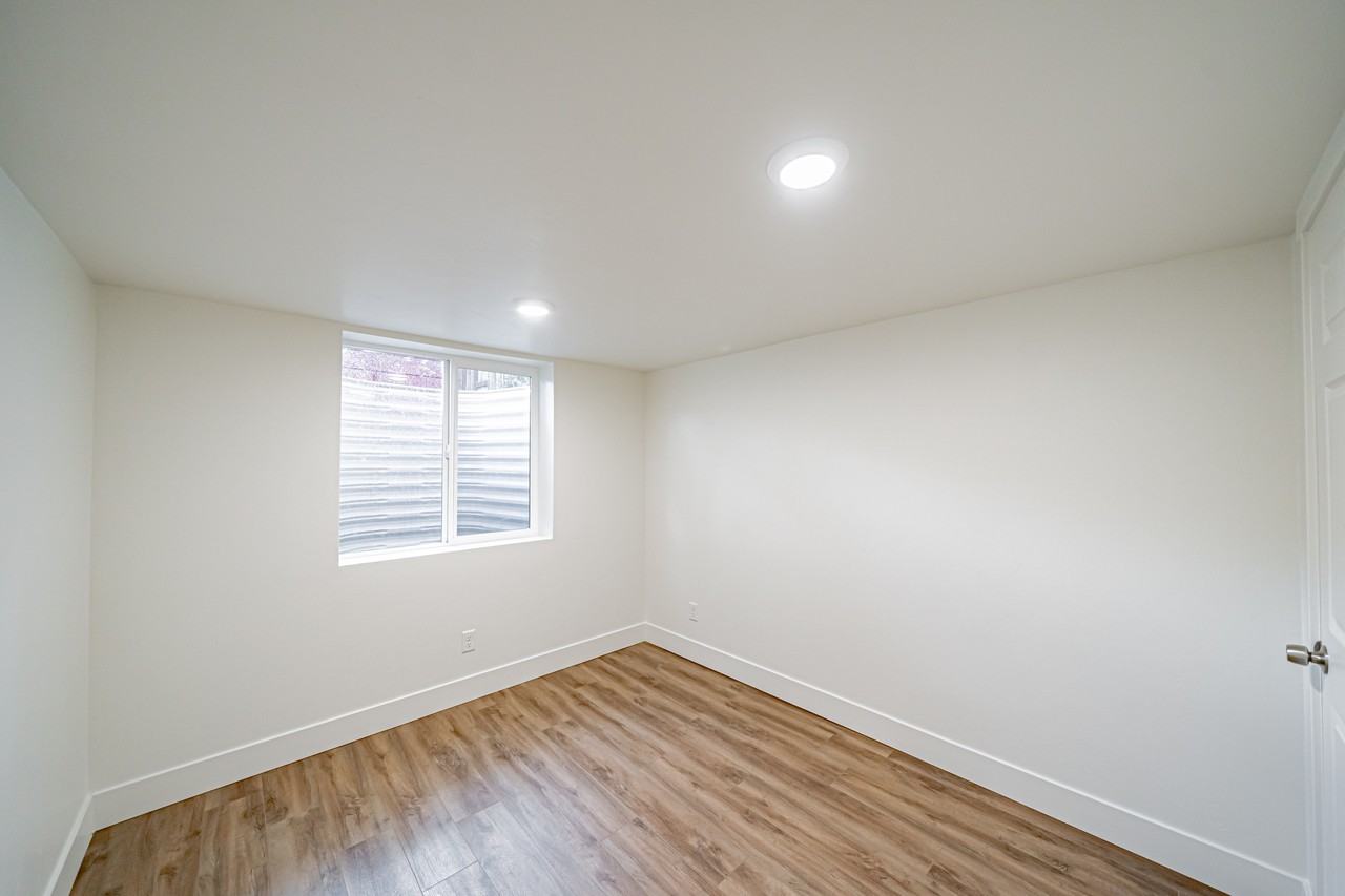303 W 20th St Bsmt 1 - Photo 5 of 12