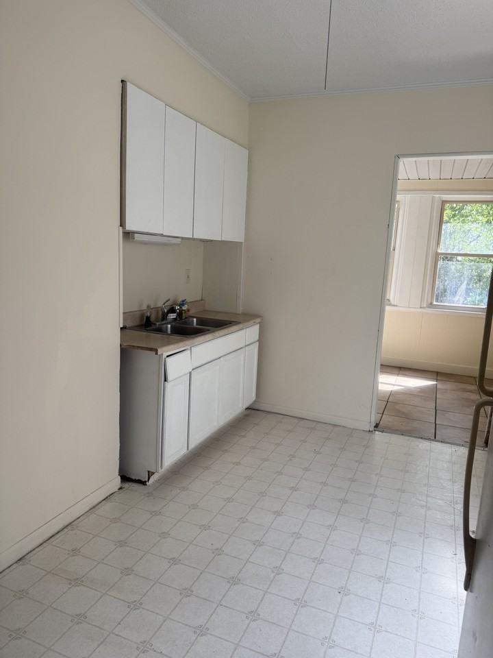 29 Whitney Ave N #1 - Photo 2 of 11