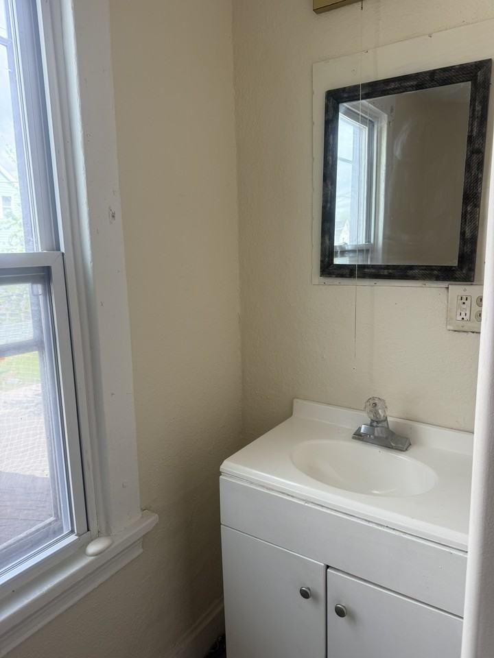29 Whitney Ave N #1 - Photo 7 of 11