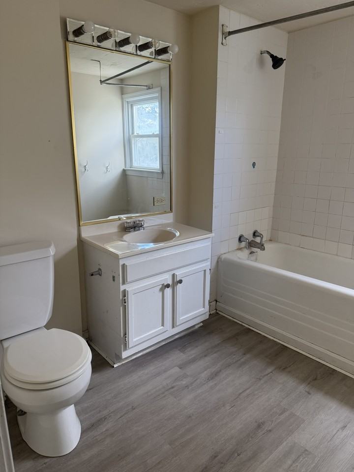 126 Wesley Ave #1 - Photo 5 of 9