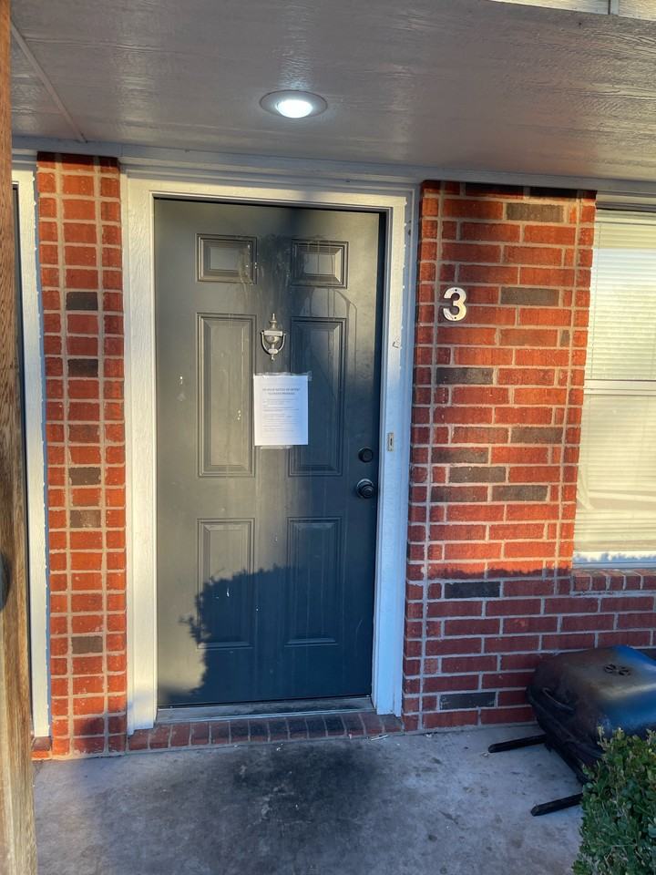 410 Sw 26th St #3 - Photo 3 of 4