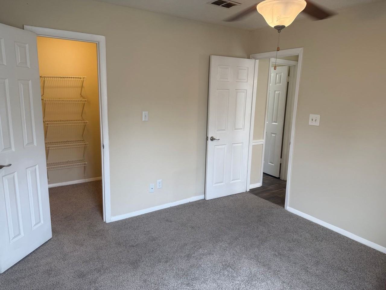 Harbour Club Apartments - Photo 2 of 6