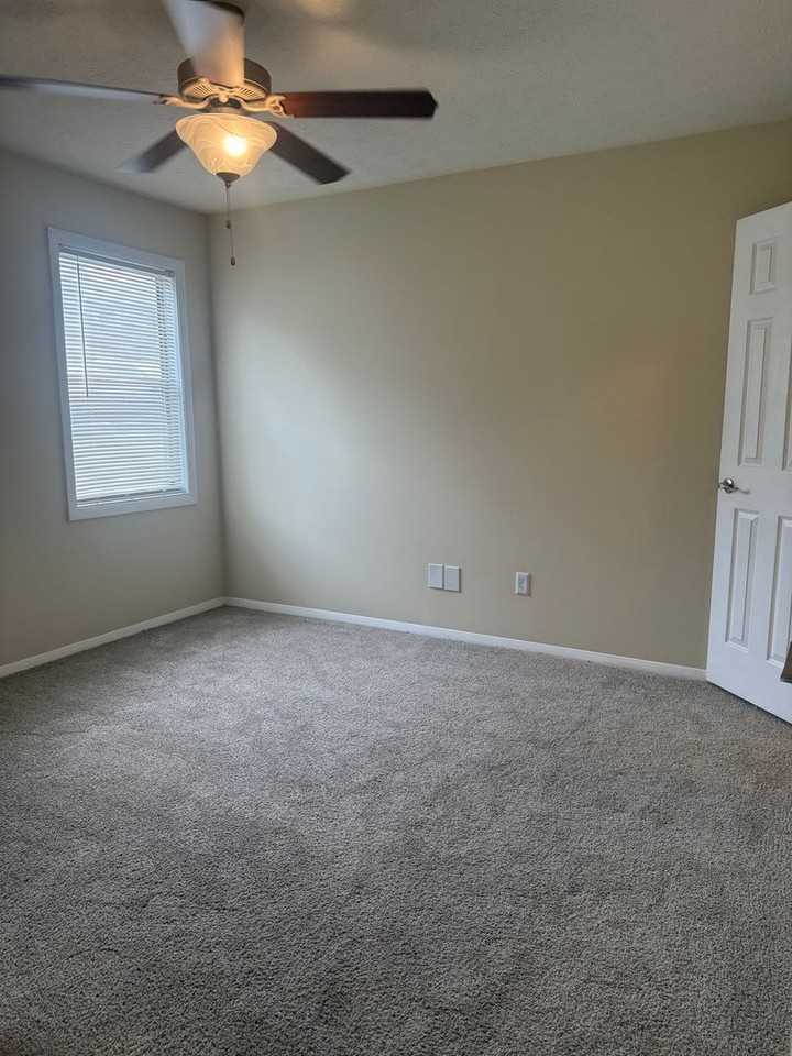 Harbour Club Apartments - Photo 3 of 6