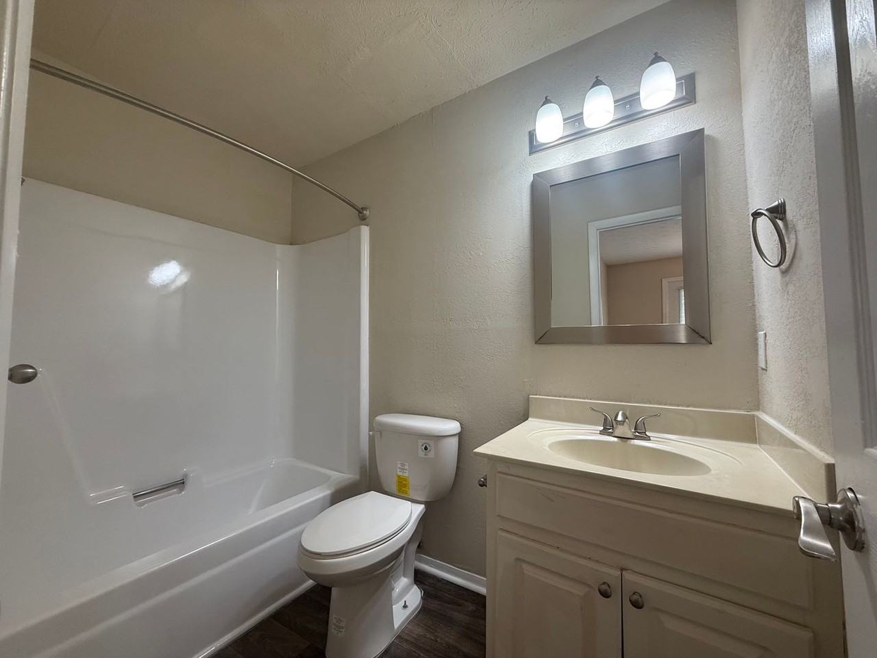 Harbour Club Apartments - Photo 4 of 6