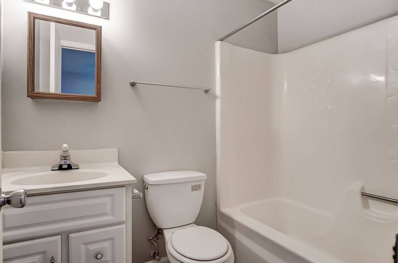 525 Green Valley Dr #4 - Photo 3 of 10