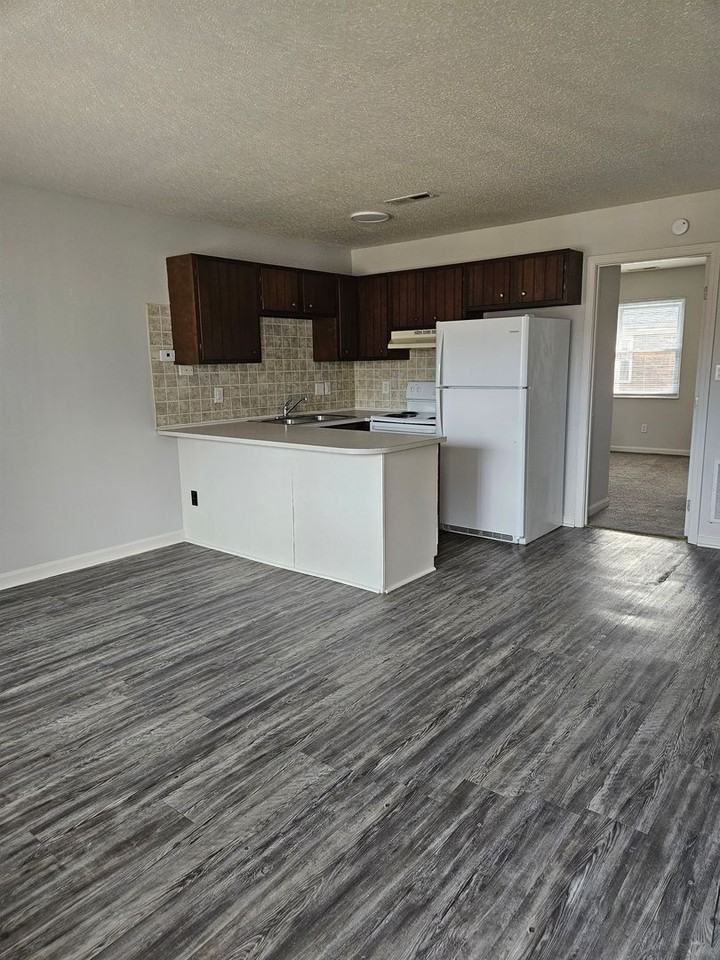 509 Green Valley Dr #29 - Photo 2 of 11