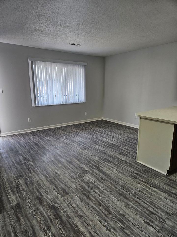 509 Green Valley Dr #29 - Photo 3 of 11