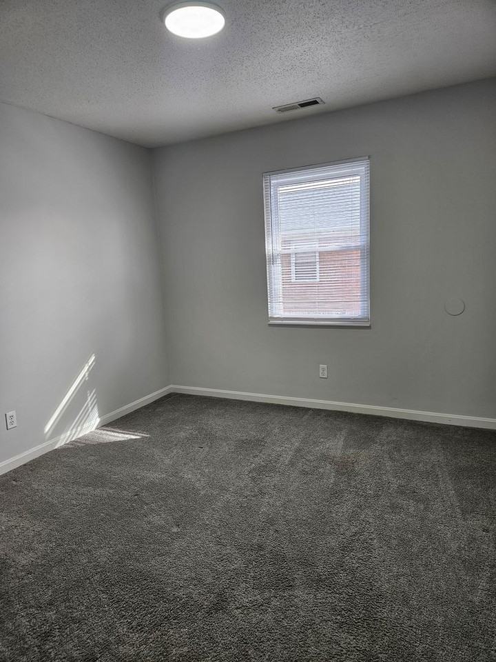 509 Green Valley Dr #29 - Photo 6 of 11