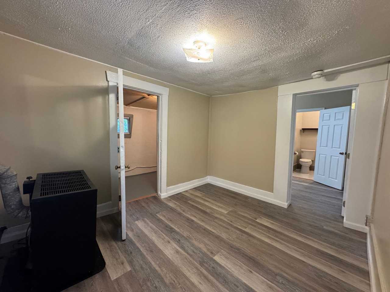 420-422 Pennsylvania Ave - Photo 4 of 27