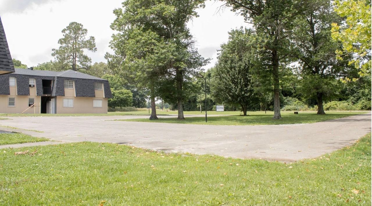 Royal Ridge - Photo 3 of 28