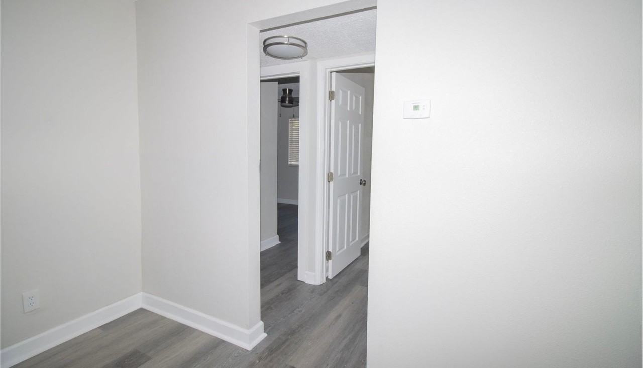Royal Ridge - Photo 6 of 28